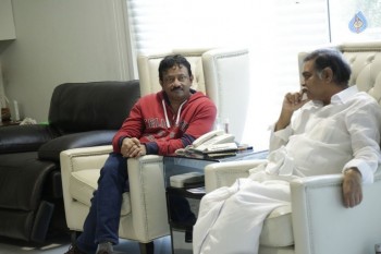 RGV Meets Vangaveeti and Devineni Families - 28 of 39