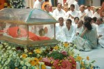 Sachin Pays Tribute to Sathya Sai Baba - 11 of 49