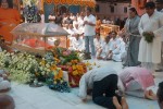 Sachin Pays Tribute to Sathya Sai Baba - 25 of 49