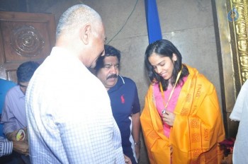 Saina Nehwal Visits Film Nagar Temple - 18 of 38