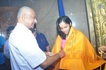 Saina Nehwal Visits Film Nagar Temple - 26 of 38