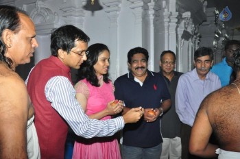 Saina Nehwal Visits Film Nagar Temple - 33 of 38