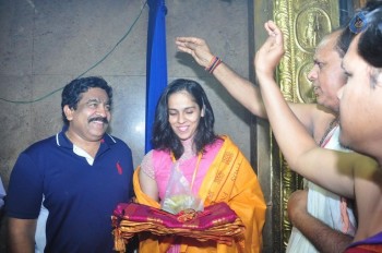 Saina Nehwal Visits Film Nagar Temple - 37 of 38
