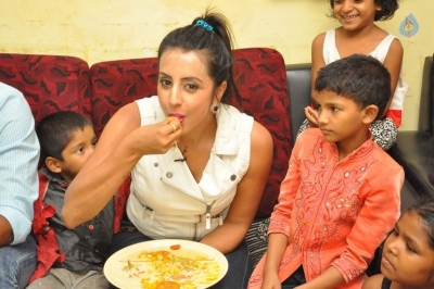 Sanjjanaa Visits Serve Needy Voluntary Organization - 4 of 41