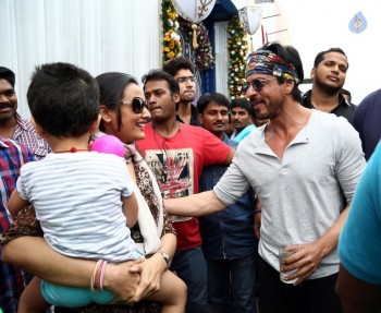 Shah Rukh Khan At Brahmotsavam Sets - 2 of 7