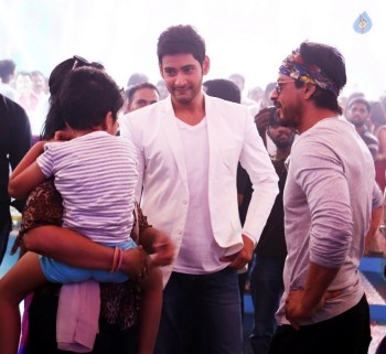 Shah Rukh Khan At Brahmotsavam Sets - 5 of 7