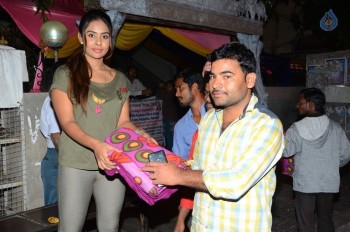 Sri Reddy Distributes Blankets for Orphans - 39 of 40