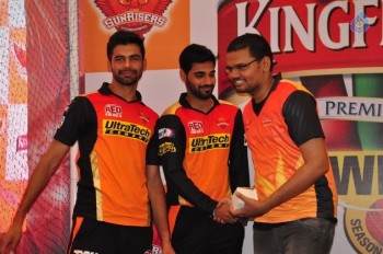 Sunrisers Team at Inorbit Mall - 21 of 28