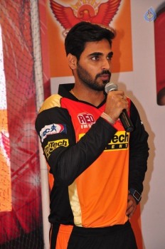 Sunrisers Team at Inorbit Mall - 22 of 28