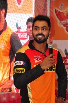 Sunrisers Team at Inorbit Mall - 26 of 28