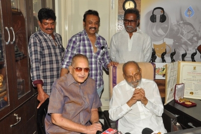 Super Star Krishna Meets Dadasaheb Phalke K Viswanath - 4 of 32