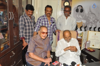 Super Star Krishna Meets Dadasaheb Phalke K Viswanath - 17 of 32