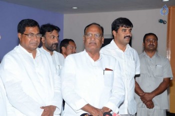 T Congress Leaders Watches Rudramadevi Movie - 32 of 33