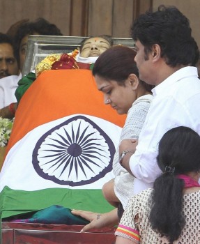 Tamil Nadu CM Jayalalithaa Final Journey Photos - 50 of 147