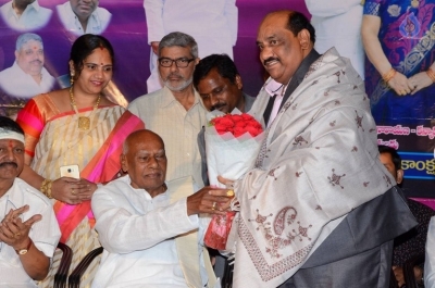 Telugu Cinema World Records Felicitation Press Meet - 11 of 42