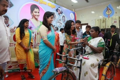 Varalaxmi Sarathkumar At Blood Donation Camp - 18 of 19