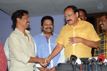 Venkaiah Naidu watches Chuttalabbayi Movie - 3 of 27