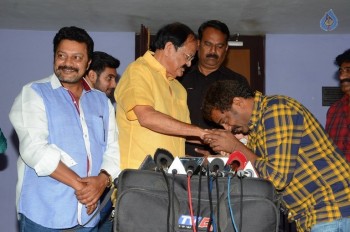 Venkaiah Naidu watches Chuttalabbayi Movie - 6 of 27