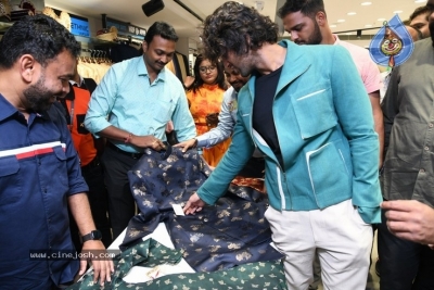 Vijay Devarakonda Launches KLM Shopping Mall - 24 of 38