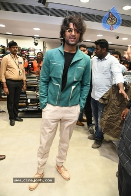 Vijay Devarakonda Launches KLM Shopping Mall - 29 of 38