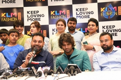 Vijay Devarakonda Launches KLM Shopping Mall - 33 of 38