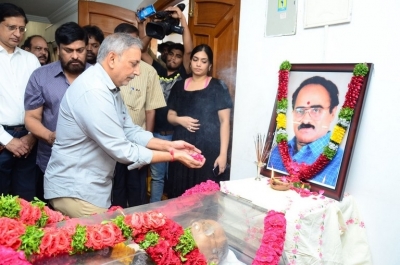 Vijaya Bapineedu Condolences Photos - 22 of 42