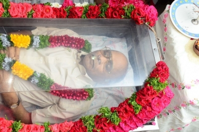 Vijaya Bapineedu Condolences Photos - 33 of 42