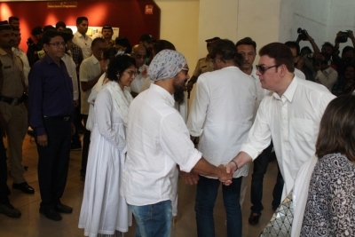 Vinod Khanna Prayer Meet Photos - 30 of 42