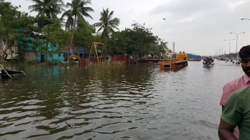 Vishal Supplying Food Packets and Water - 22 of 24