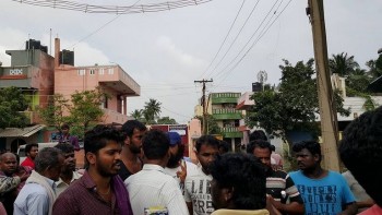 Vishal Supplying Food Packets and Water - 22 of 24