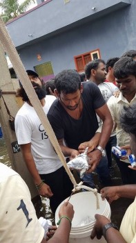 Vishal Supplying Food Packets and Water - 23 of 24