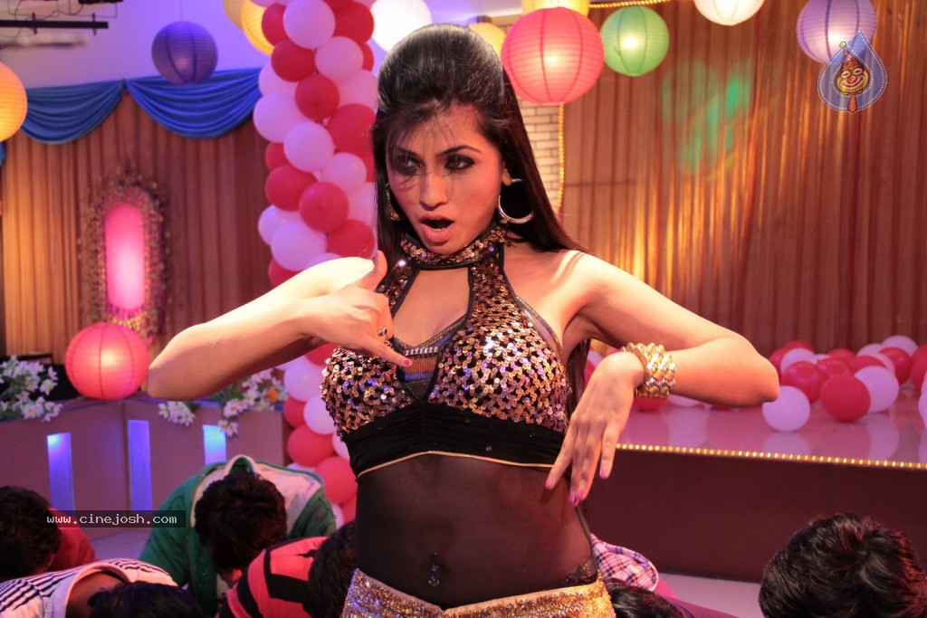 Aarti Puri Item Song Stills - 1 / 69 photos