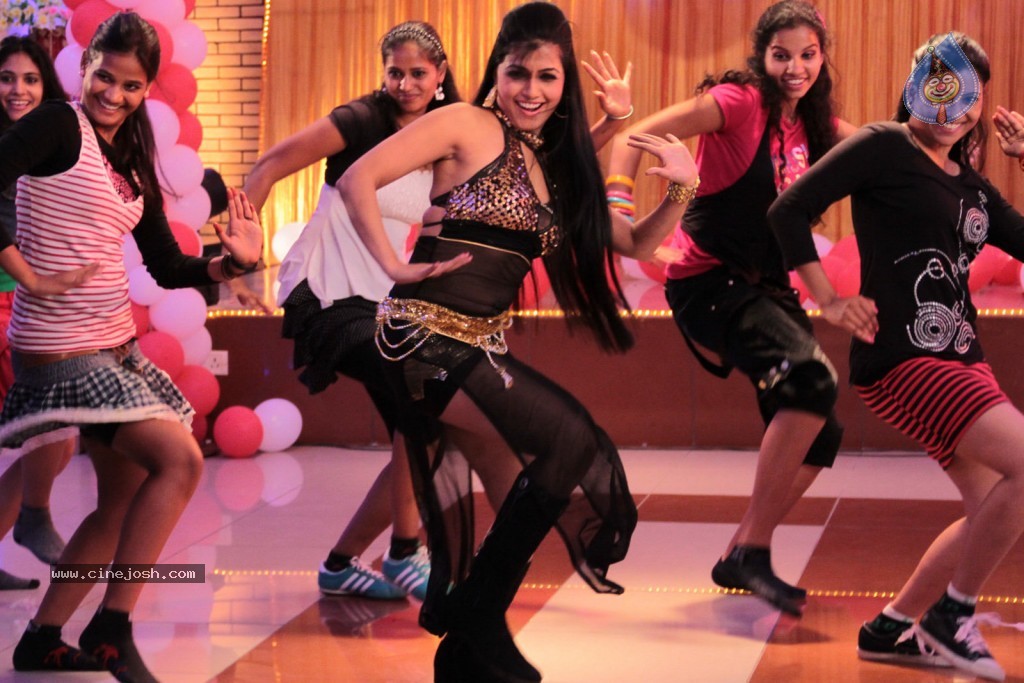 Aarti Puri Item Song Stills - 44 / 69 photos