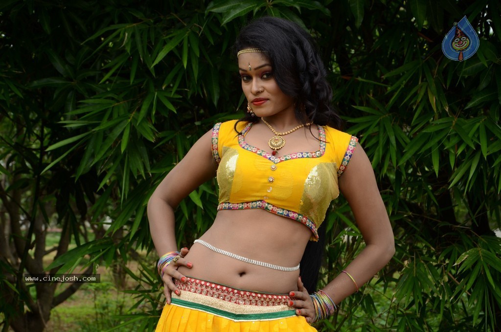 Actress Nisha Hot Stills - 3 / 86 photos