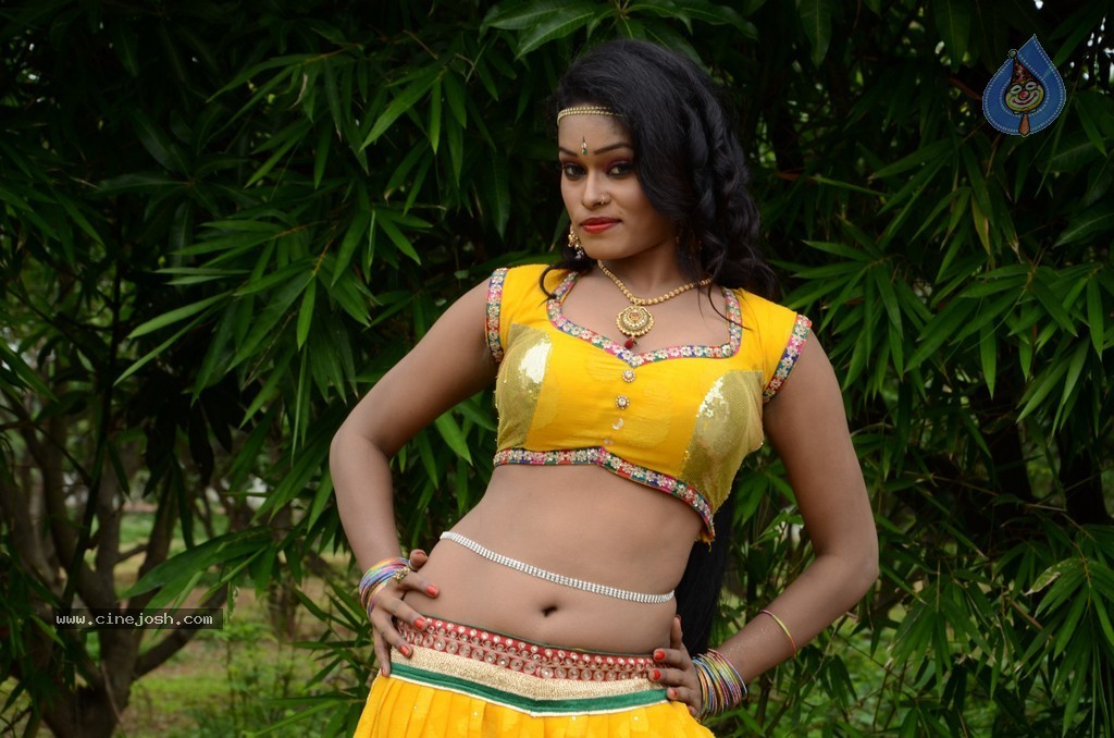 Actress Nisha Hot Stills - 60 / 86 photos