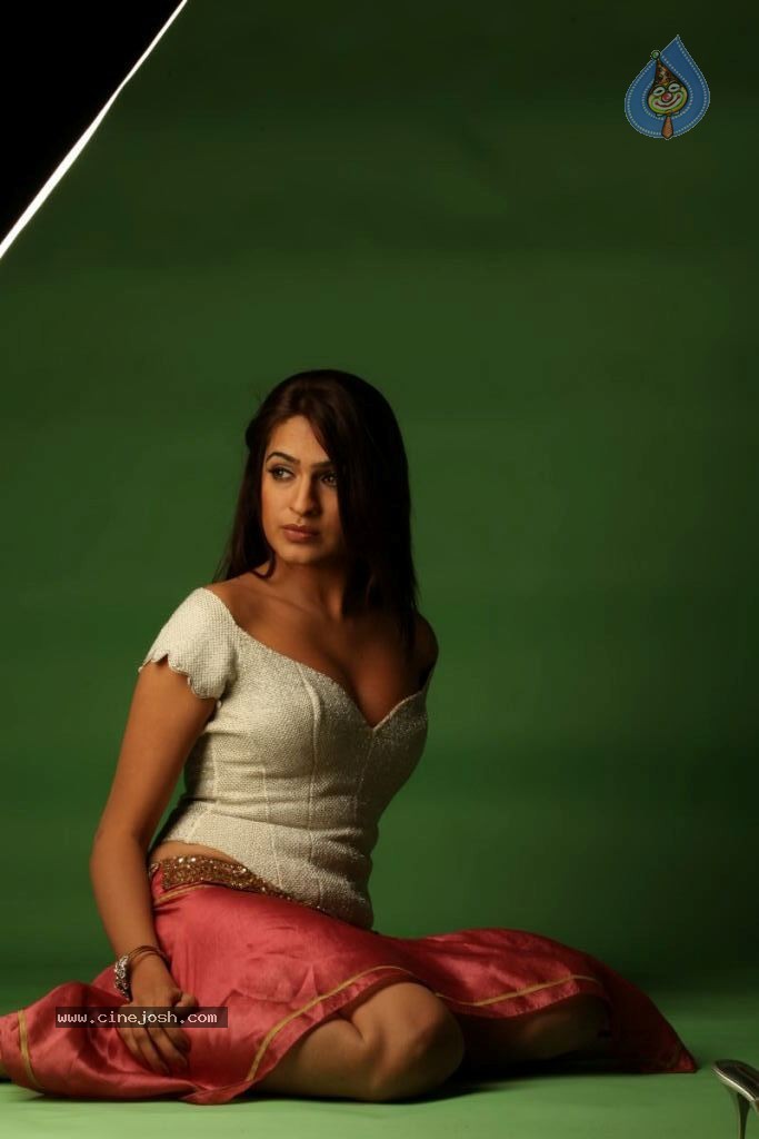 Aditi Agarwal Spicy Stills - 18 / 68 photos