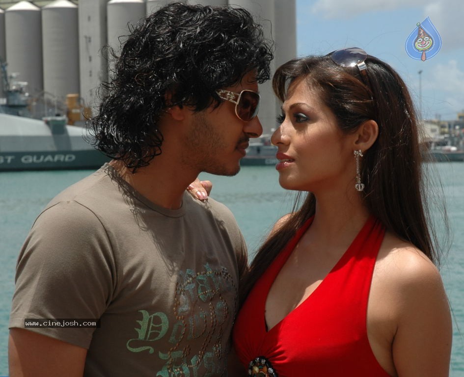  Aa Roju Movie Spicy Stills  - 6 / 8 photos