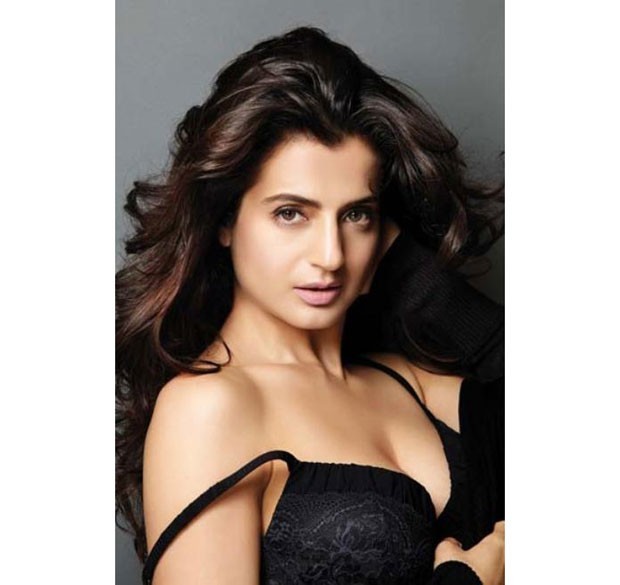 Amisha Patel Hot Pics - 4 / 17 photos