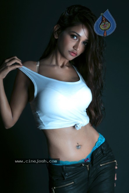 Anaika Hot Portfolio Stills - 5 / 18 photos