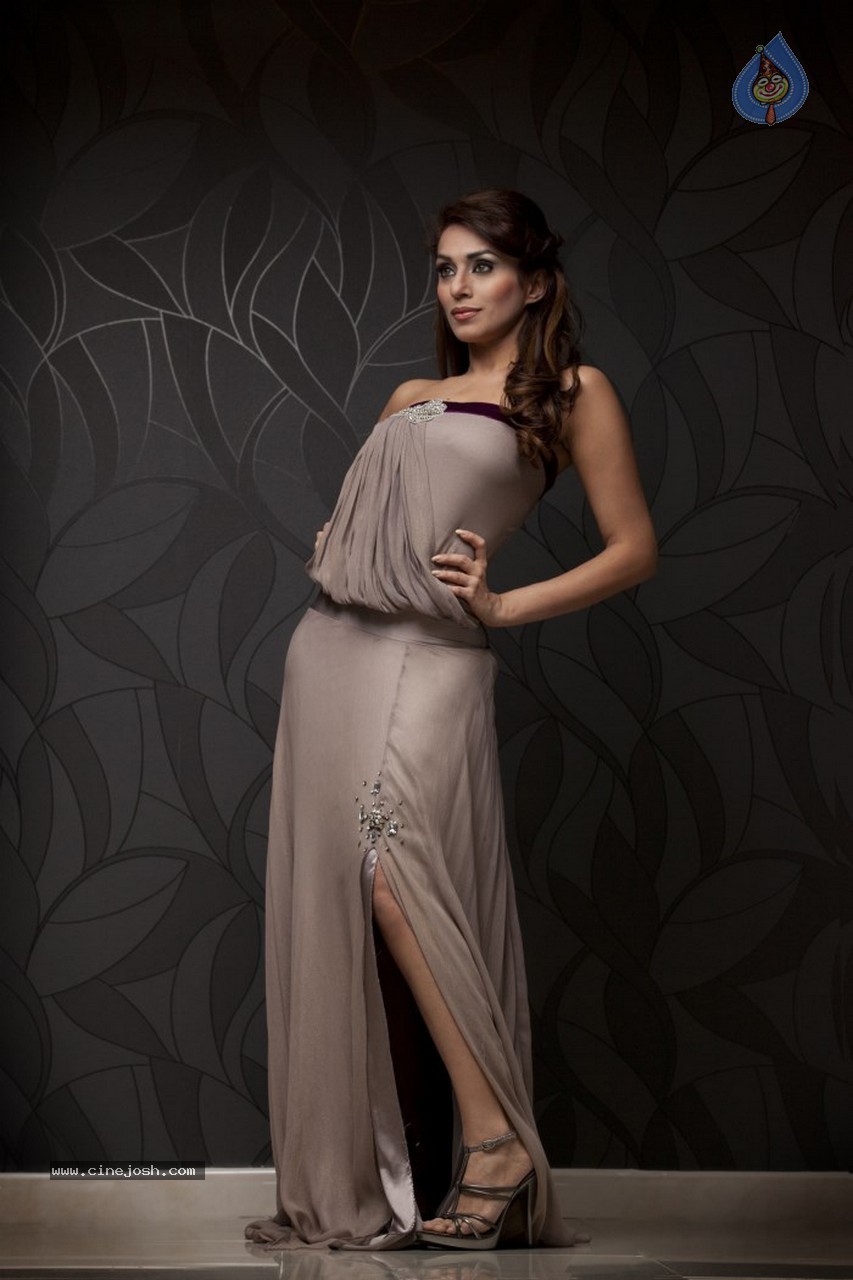 Andria D'Souza Hot Photoshoot - 9 / 10 photos
