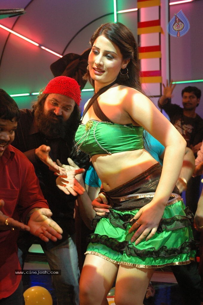 AJJU Spicy Stills - 16 / 46 photos