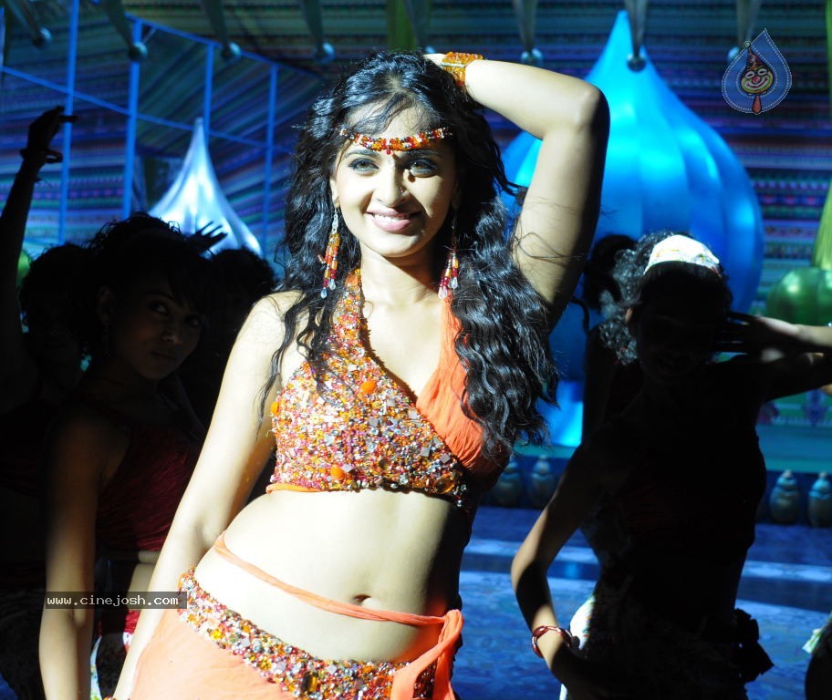 Anushka Spicy Stills - 5 / 33 photos