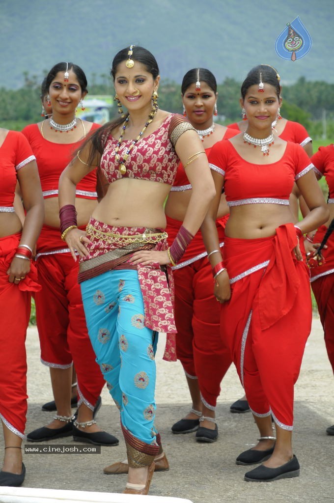 Anushka Spicy Stills - 31 / 33 photos