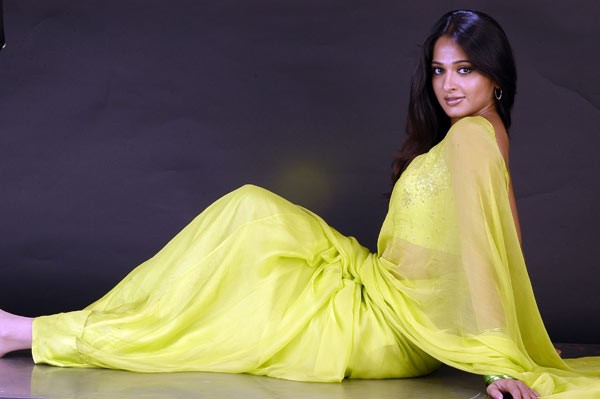 Anushka Hot - 107 / 111 photos