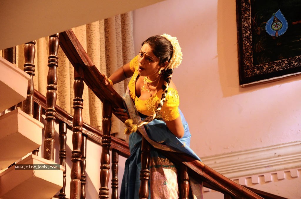 Arakkonam Tamil Movie Hot Stills - 2 / 28 photos