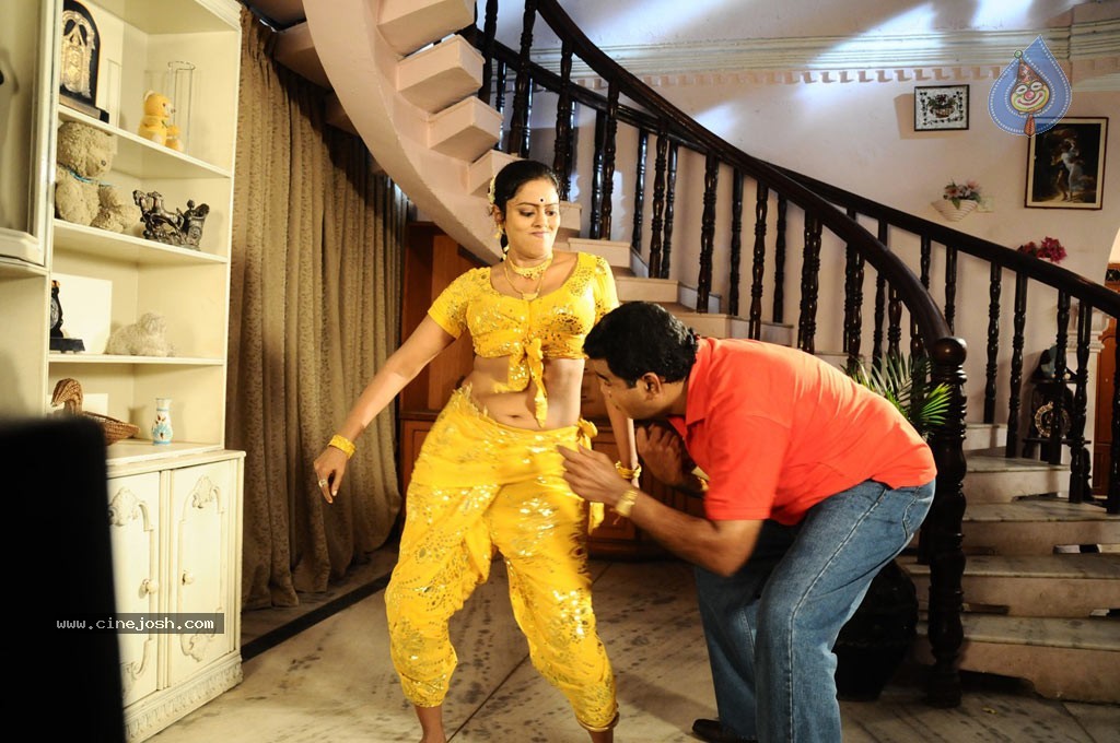 Arakkonam Tamil Movie Hot Stills - 3 / 28 photos
