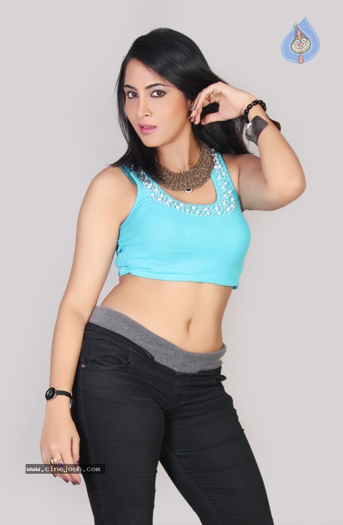 Arshi Khan Glamour Photos - 12 / 20 photos