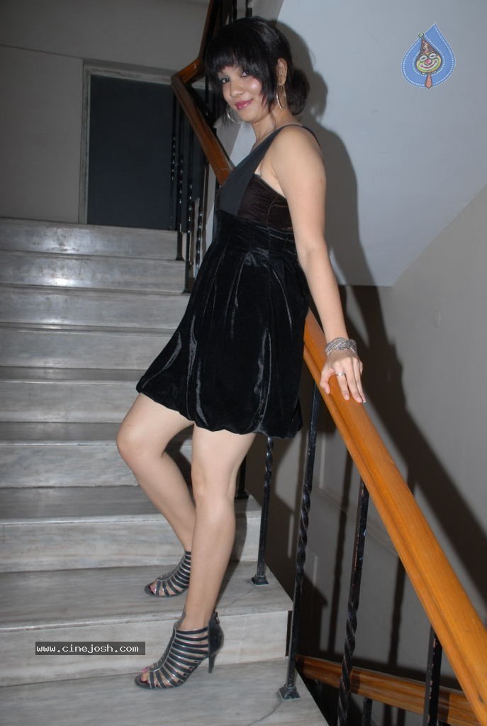 Arthi Karki Spicy Stills - 26 / 51 photos