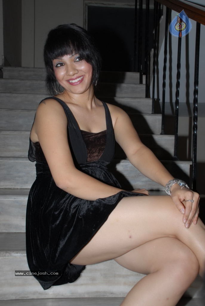 Arthi Karki Spicy Stills - 49 / 51 photos