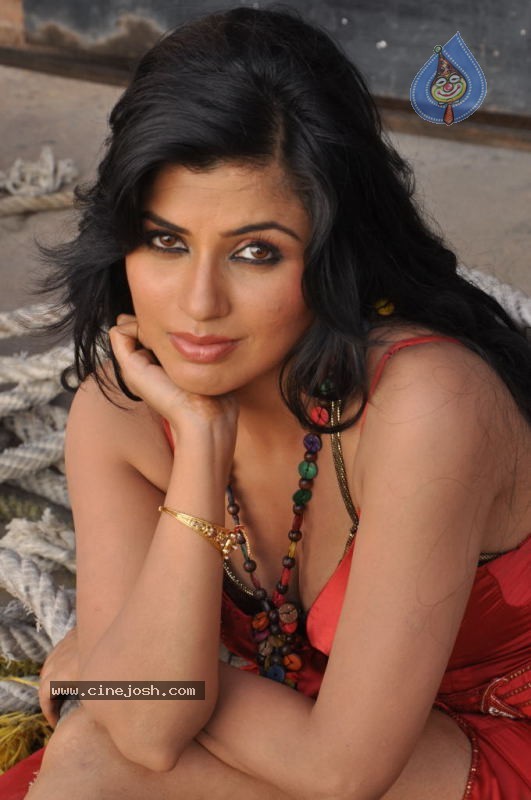 Arthi Puri Spicy Stills - 72 / 99 photos